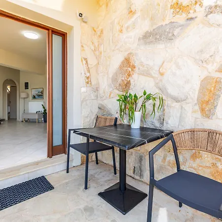 Mariston Modern Apts *