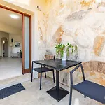 Mariston Modern Apts *
