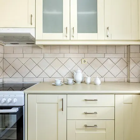 Mariston Modern Apts *