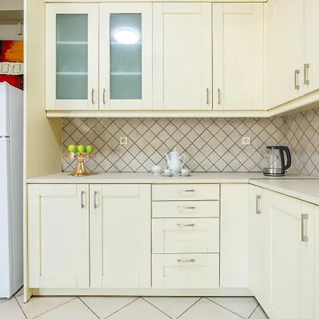 Mariston Modern Apts *