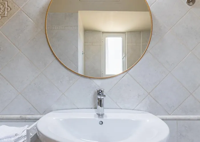 Mariston Modern Apts *