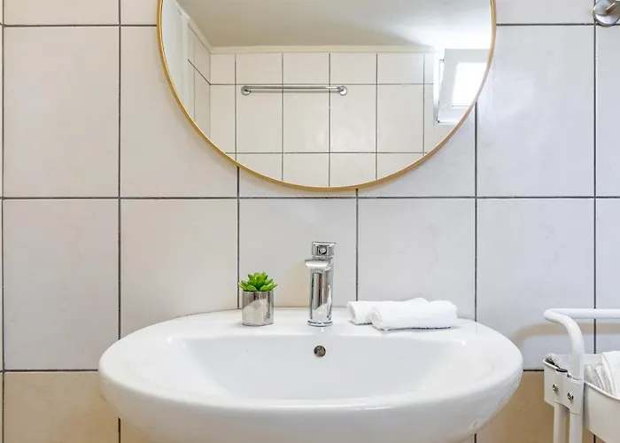 Mariston Modern Apts *