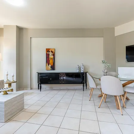 Mariston Modern Apts Apartmán