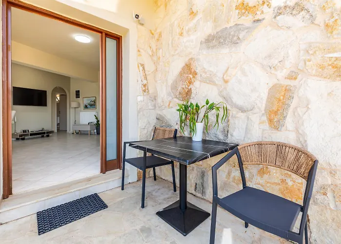 Mariston Modern Apts *