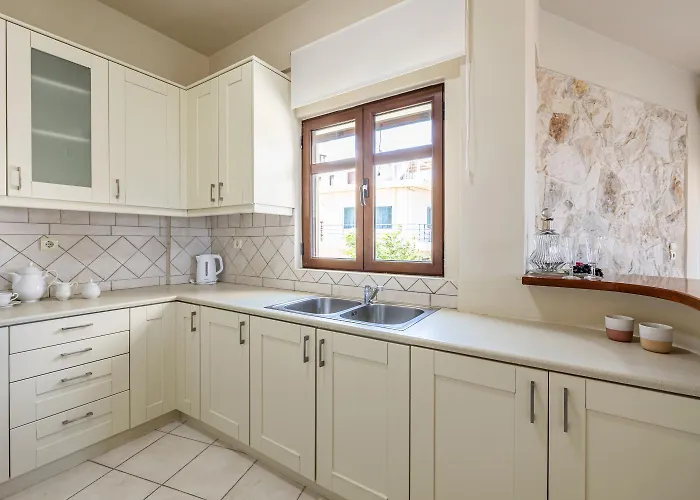 Mariston Modern Apts *